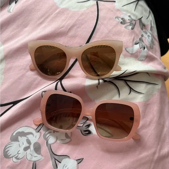 Aldo Black Glossy Crossbody Bag with Gold Accents - Picture 2 of 2